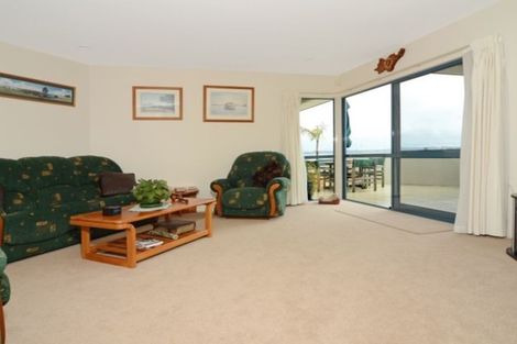 Photo of property in 19 Mandeville Place, Unsworth Heights, Auckland, 0632