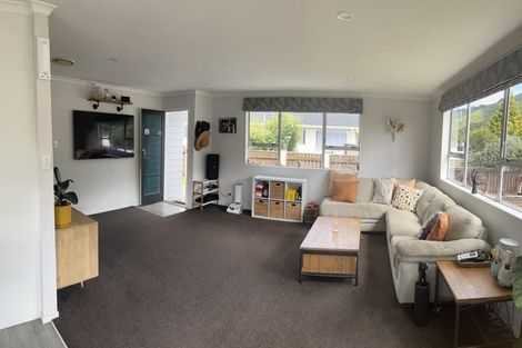 Photo of property in 4 Harvard Grove, Totara Park, Upper Hutt, 5018