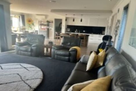 Photo of property in 39 Kendallvale Drive, Waiuku, 2123