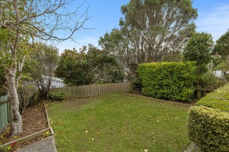 Photo of property in 107 Northland Road, Northland, Wellington, 6012