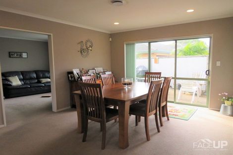 Photo of property in 22 Connemara Court, West Harbour, Auckland, 0618