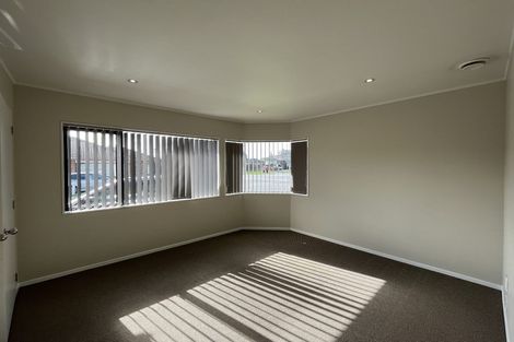 Photo of property in 2 Pantera Way, Hillpark, Auckland, 2102