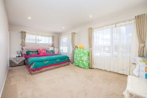 Photo of property in 45 Bordeaux Parade, Te Atatu South, Auckland, 0610