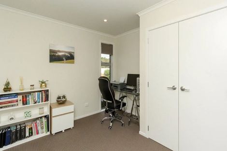 Photo of property in 2 Rayner Way, Glen Avon, New Plymouth, 4312