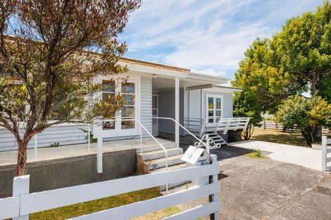 Photo of property in 2 Signal Street, Marton, 4710