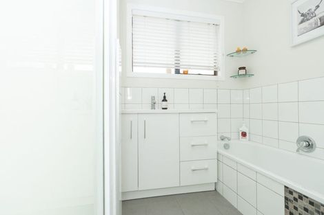 Photo of property in 54 Morrow Avenue, St Andrews, Hamilton, 3200