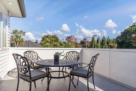 Photo of property in 69 Buscomb Avenue, Henderson, Auckland, 0610