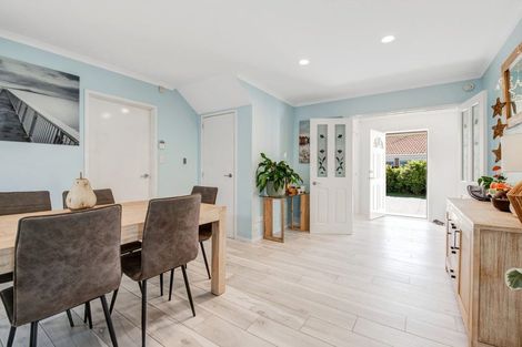 Photo of property in 6 Coral Court, Gulf Harbour, Whangaparaoa, 0930