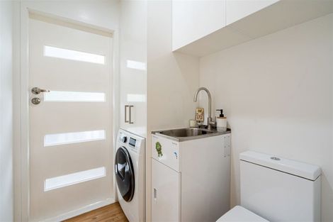 Photo of property in 2/276a Wairau Road, Glenfield, Auckland, 0627