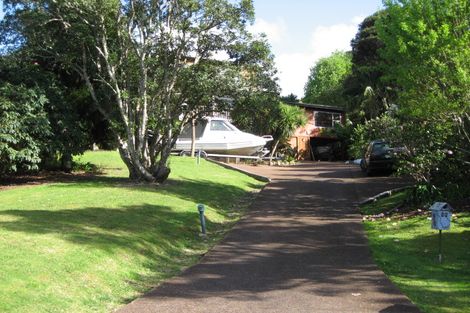 Photo of property in 26 Rauhuia Crescent, Parau, Auckland, 0604