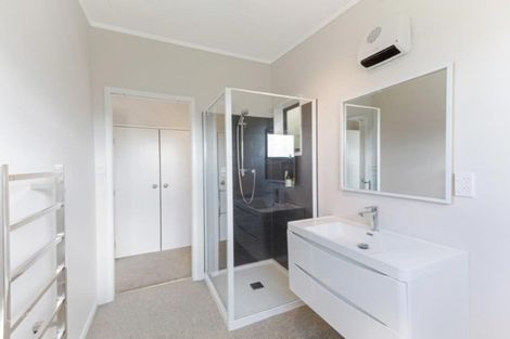 Photo of property in 16 Wairua Place, Pukekohe, 2120