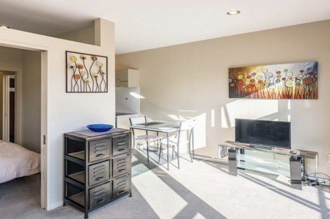 Photo of property in Atrium Towers, 6n/154 The Terrace, Wellington Central, Wellington, 6011