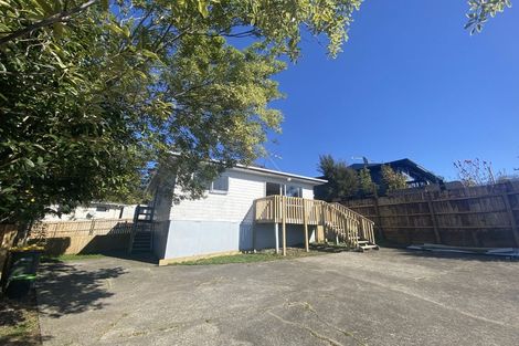 Photo of property in 5 Meadowvale Rise, Titirangi, Auckland, 0604