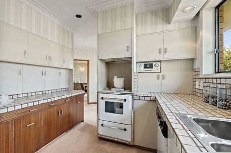 Photo of property in 2 Pendene Place, Forrest Hill, Auckland, 0620