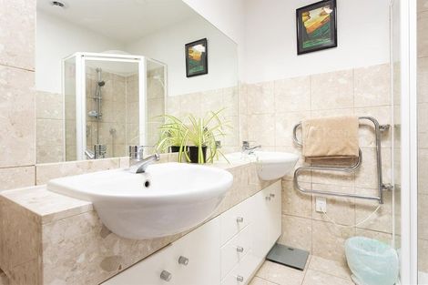 Photo of property in Mon Desir Apartments, 5/175g Hurstmere Road, Takapuna, Auckland, 0622