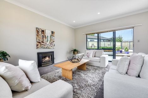 Photo of property in 52 Diomede Glade, Flagstaff, Hamilton, 3210