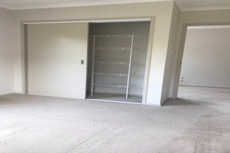 Photo of property in 18 Horizon View Road, Oteha, Auckland, 0632