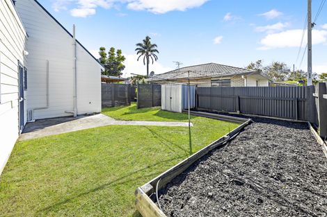 Photo of property in 2 Braeburn Place, Takanini, 2112