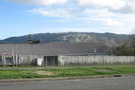 Photo of property in 12-14 Wiltshire Place, Cannons Creek, Porirua, 5024