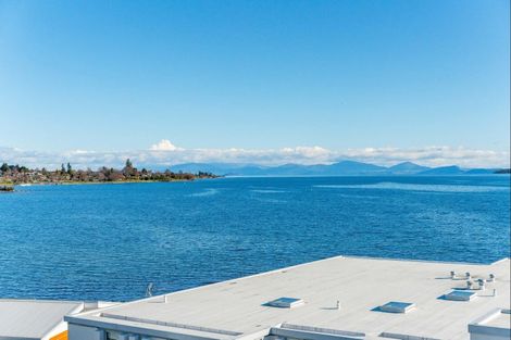 Photo of property in 225 Lake Terrace, Waipahihi, Taupo, 3330