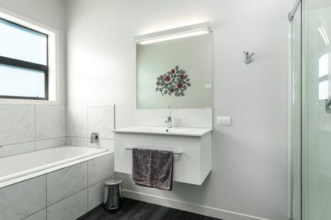 Photo of property in 21 Glentui Place, Waikawa, Picton, 7220