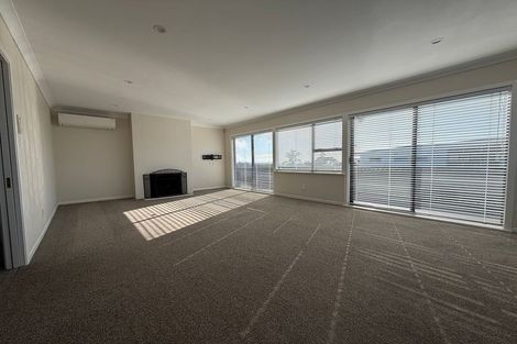 Photo of property in 2/42 Aberdeen Road, Campbells Bay, Auckland, 0620