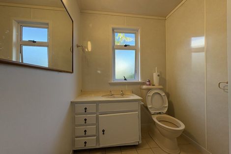 Photo of property in 938 East Coast Road, Northcross, Auckland, 0630