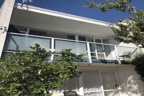 Photo of property in 1/72 Sylvan Avenue, Northcote, Auckland, 0627