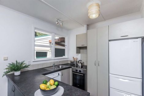 Photo of property in 5 Catherine Crescent, Paparangi, Wellington, 6037