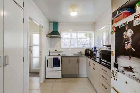 Photo of property in 2/79 Archers Road, Hillcrest, Auckland, 0629