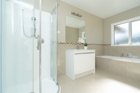 Photo of property in 210 Saint James Drive, Huntington, Hamilton, 3210