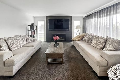 Photo of property in 53 Johnstone Drive, Fitzherbert, Palmerston North, 4410