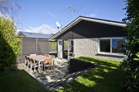 Photo of property in 2/5 Huapai Street, Onehunga, Auckland, 1061