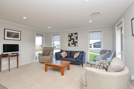 Photo of property in 6 Takahe Drive, Carterton, 5713