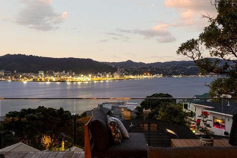 Photo of property in 2 Maida Vale Road, Roseneath, Wellington, 6011