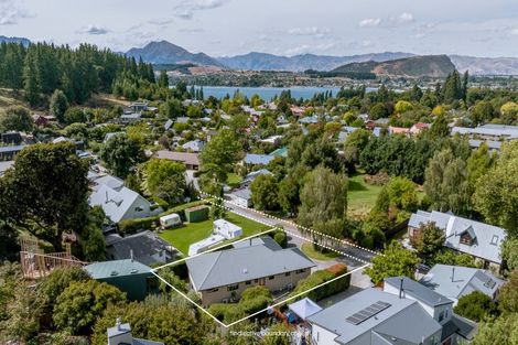 Photo of property in 8 Larch Place, Wanaka, 9305