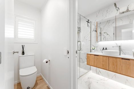 Photo of property in 2/4 Beach Road, Orewa, 0931