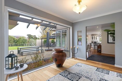 Photo of property in 37 La Lena Grove, Fitzherbert, Palmerston North, 4410