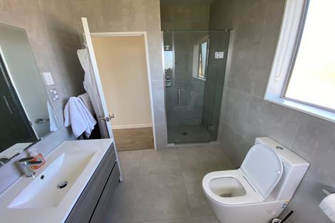 Photo of property in 18 Gilbransen Road, Kumeu, 0810