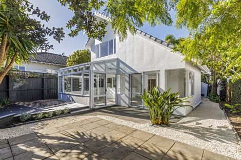 Photo of property in 2/20 Norwood Road, Bayswater, Auckland, 0622