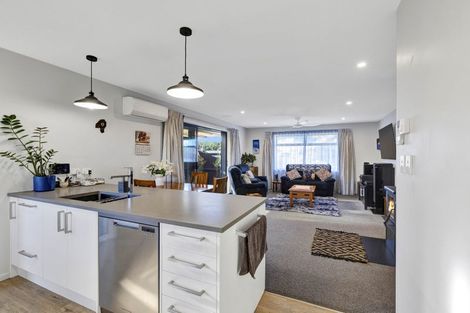 Photo of property in 6 Highgate Drive, Rangiora, 7400