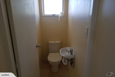 Photo of property in 4 Tacitus Place, Totara Vale, Auckland, 0629