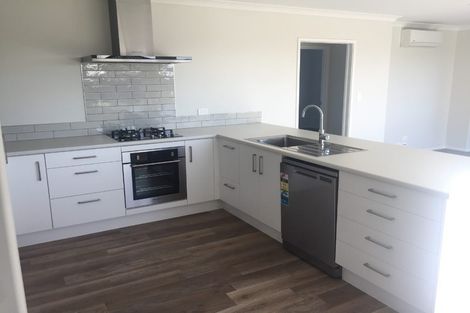 Photo of property in 12 Anglers Way, Omokoroa, 3114