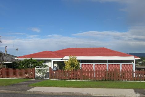 Photo of property in 27 Donovan Avenue, Massey, Auckland, 0614