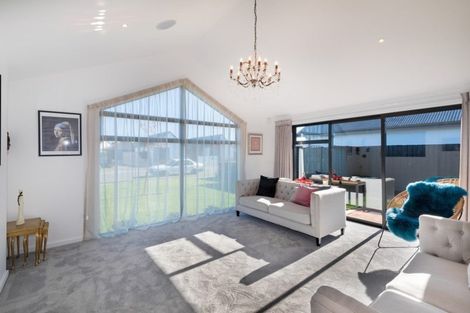 Photo of property in 40 Holiday Drive, Mairehau, Christchurch, 8052