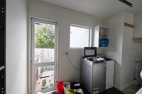 Photo of property in 31 Mandeville Place, Unsworth Heights, Auckland, 0632