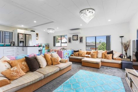 Photo of property in 6 Kopu Place, Clendon Park, Auckland, 2103