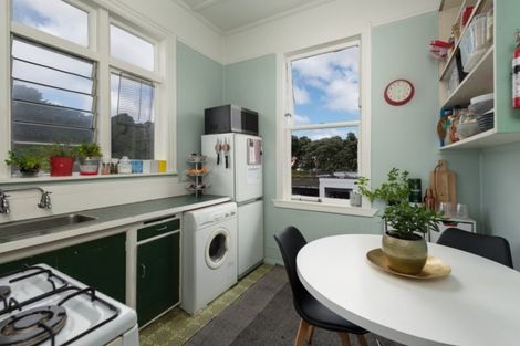 Photo of property in 16 Glendavar Street, Berhampore, Wellington, 6023