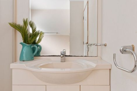 Photo of property in 7a Omokoroa Road, Omokoroa, 3114