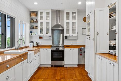 Photo of property in 8 Robertson Street, Russell, 0202